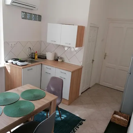 Hanna 1-2 Apartament *