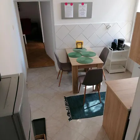 Hanna 1-2 Apartament *